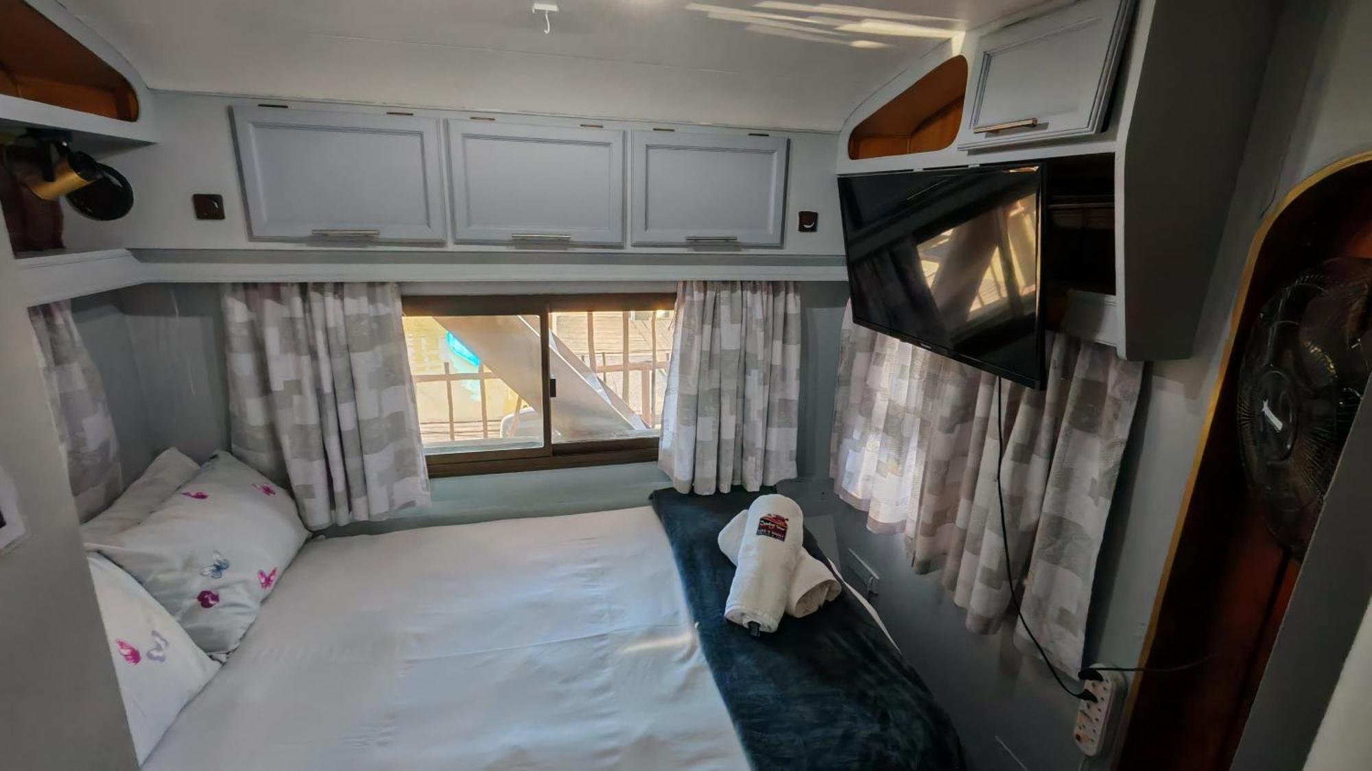 Maggie May House Boat - Colchester - 5Km From Elephant Park מראה חיצוני תמונה