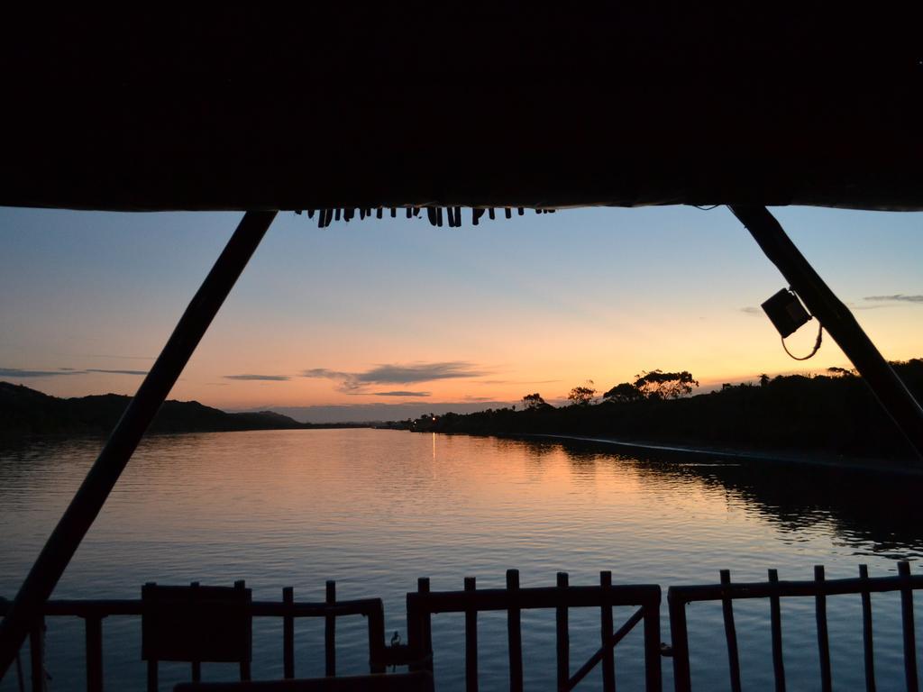 Maggie May House Boat - Colchester - 5Km From Elephant Park מראה חיצוני תמונה
