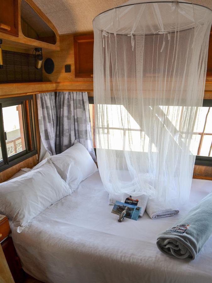 Maggie May House Boat - Colchester - 5Km From Elephant Park מראה חיצוני תמונה