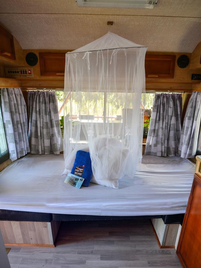 Maggie May House Boat - Colchester - 5Km From Elephant Park מראה חיצוני תמונה